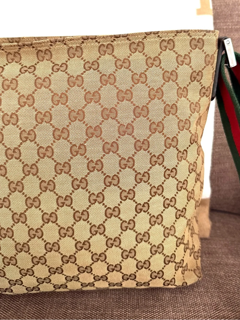 Gucci authentic brown canvas messanger bag unisex crossbody red green strap